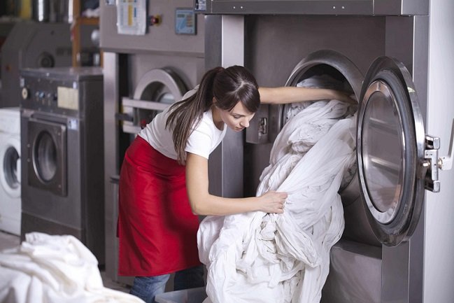 Commercial washing of sheets