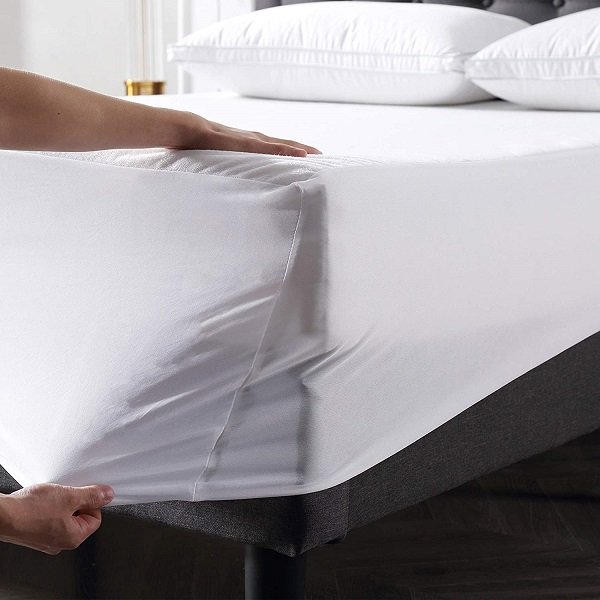 Fitting deep pocket sheets over a mattress
